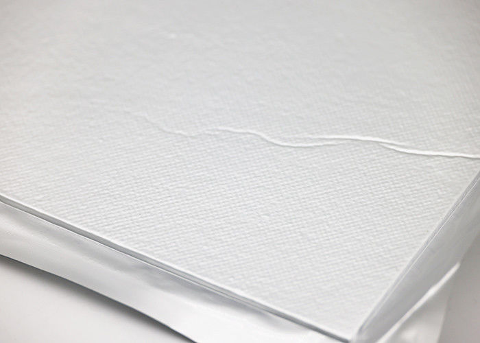 Isolatore termico microperforato bianco con buona resistenza agli urti termici e stabilità chimica